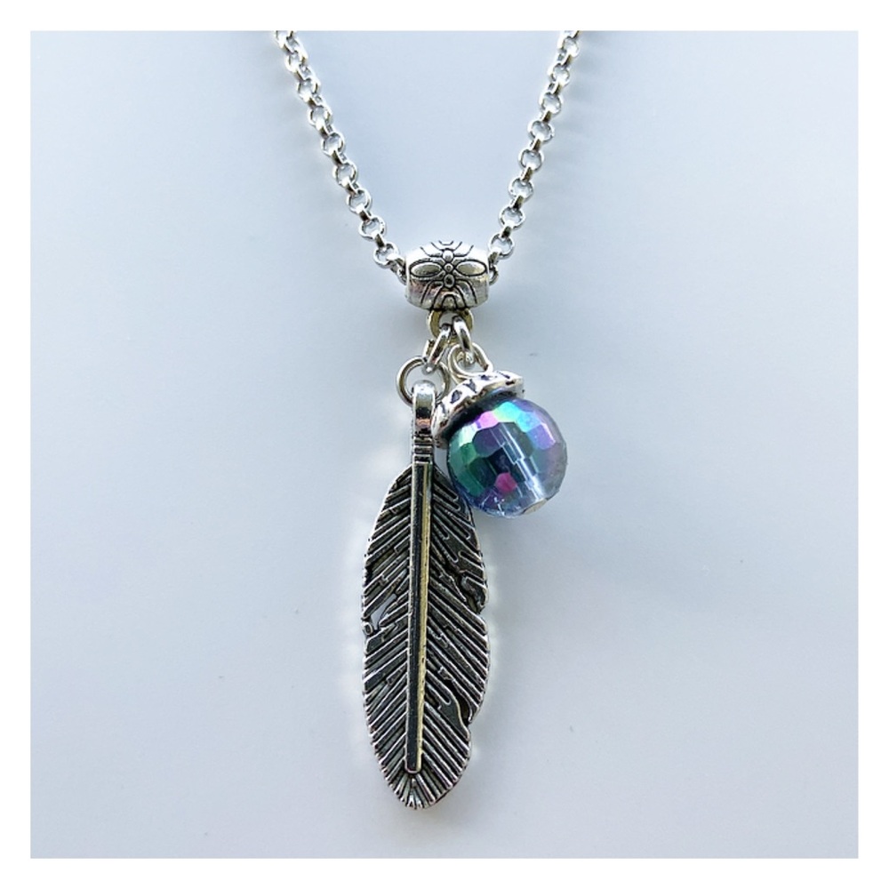 🔴SALE leaf rainbow reflects crystal bead necklace - Picture 3 of 9